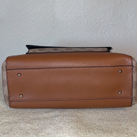 GUESS handbag - Picture 11 of 13